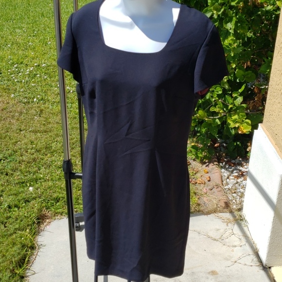 Little black dress - Picture 3 of 4